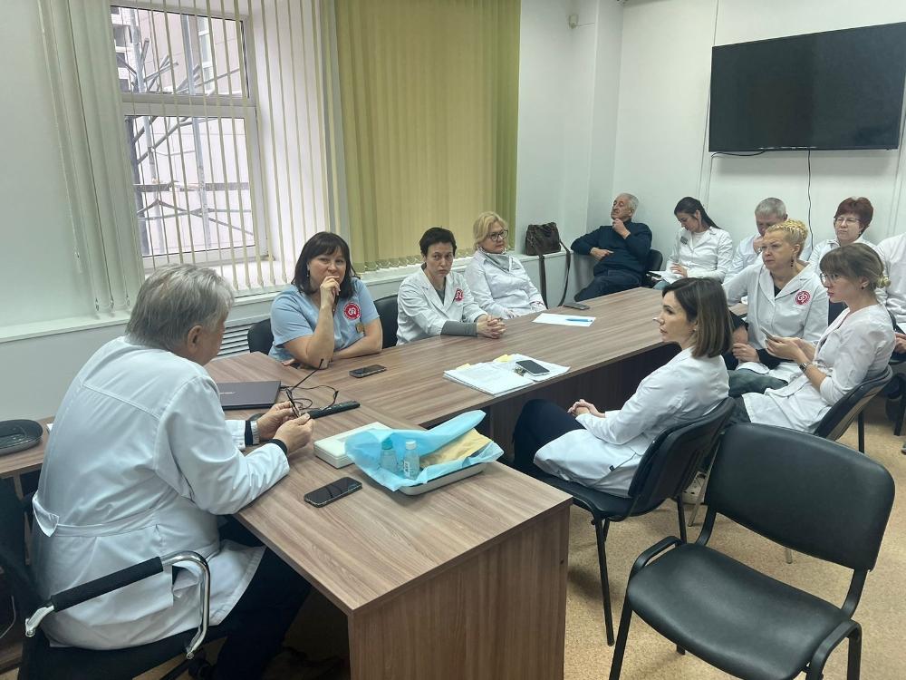 4 декабря в нашем Центре  состоялся очередной консилиум врачей -дерматовенерологов  с участием  главного  внештатного специалиста  Минздрава Пензенской области   по дерматовенерологии и косметологии Сергея Борисовича Рыбалкина