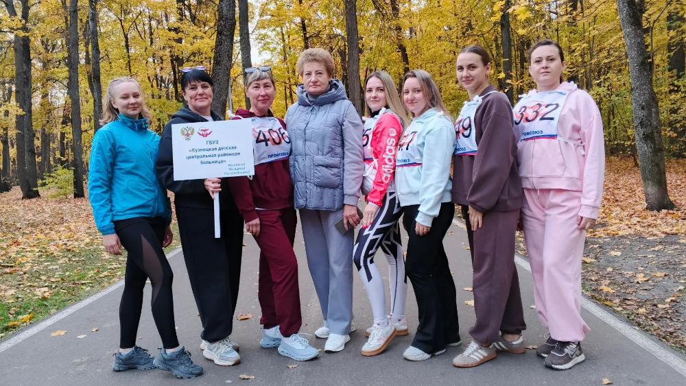 Спорт, команда и горячий плов: как медики региона покоряли осенний кросс!